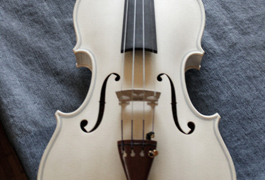 Violina pred premazom - violina v izdelavi